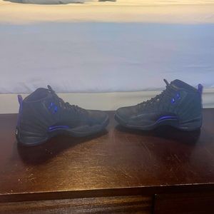 JORDAN 12 DARK CONCORD SIZE 9 and a half. Worn 5 times 9/10 condition.OGBOX